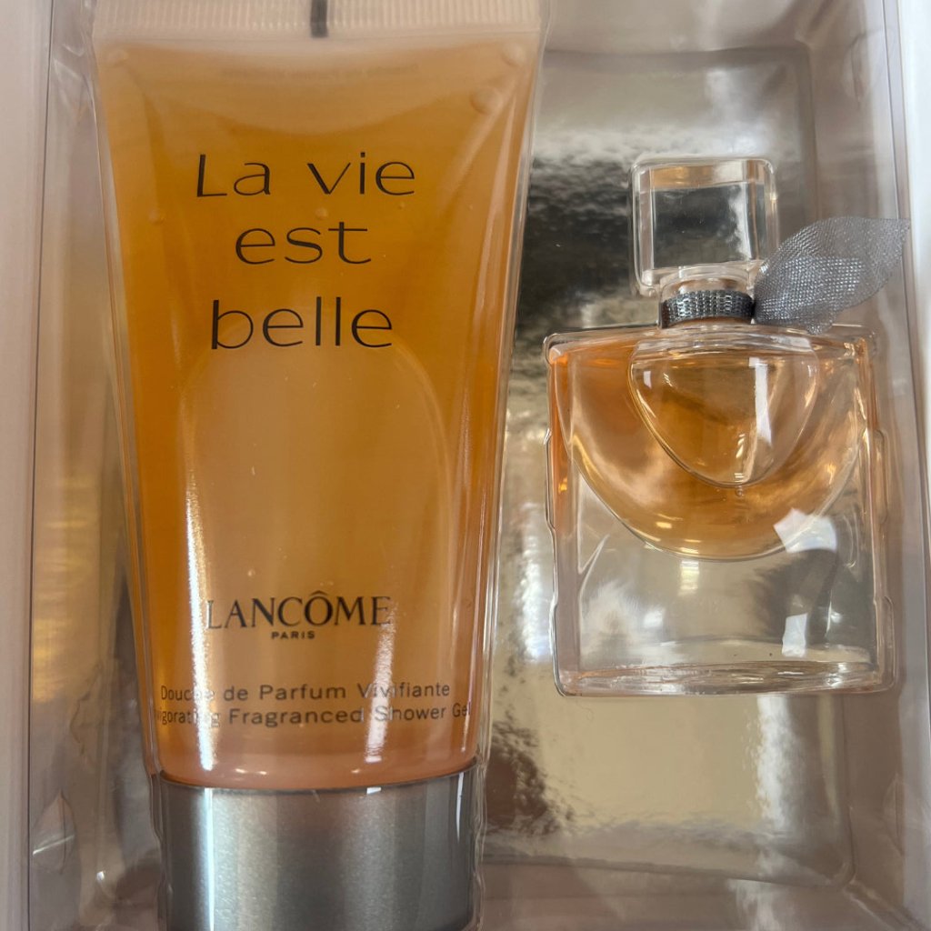 Lancôme La Vie est Belle for Women Gift set(4ml Eau de Parfum + 50ml Shower Gel) -